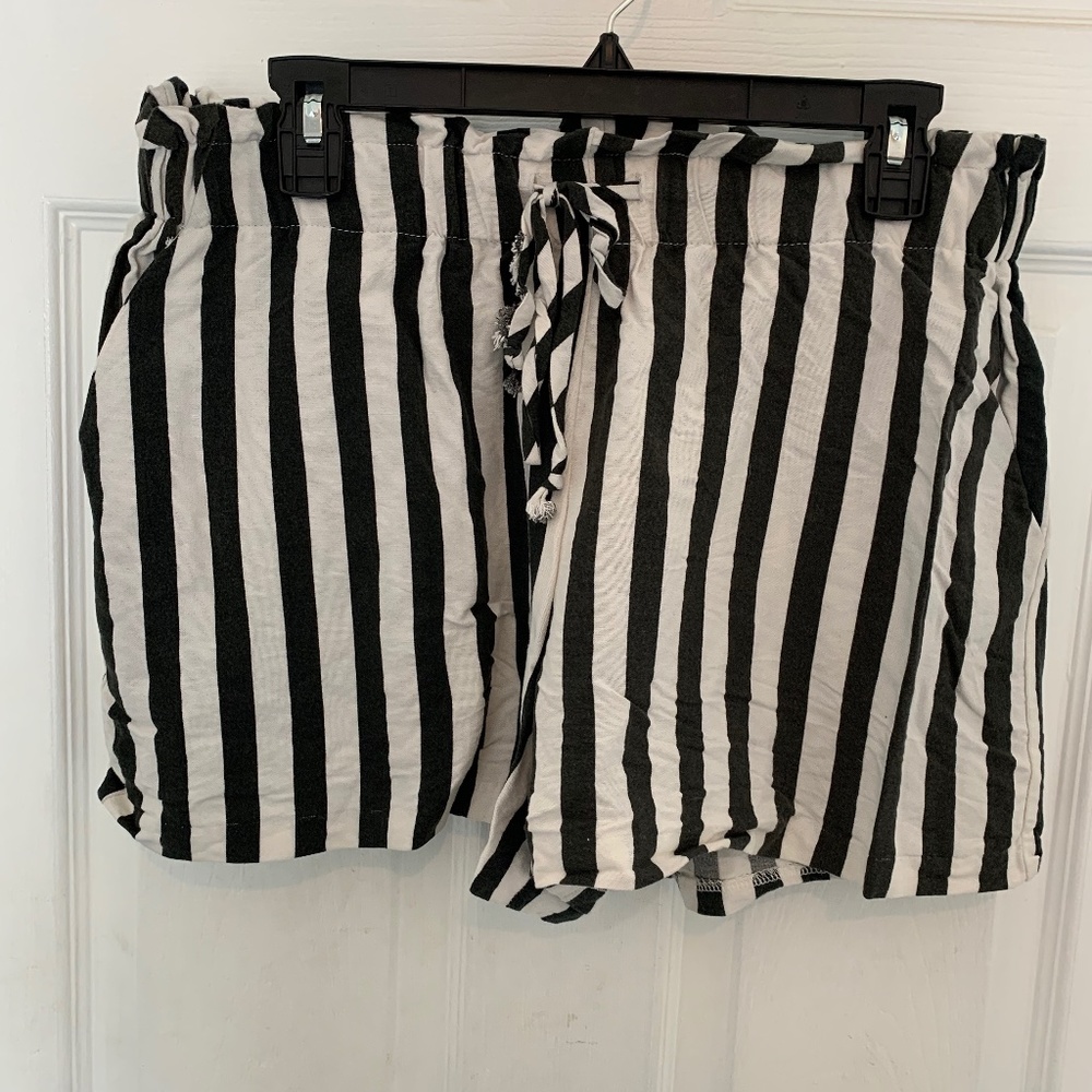 BCBG Generation loose fitting summer shorts